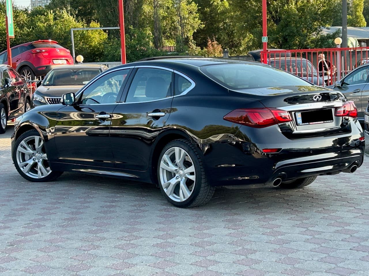 2018 Infiniti Q70 — Miniatură 2