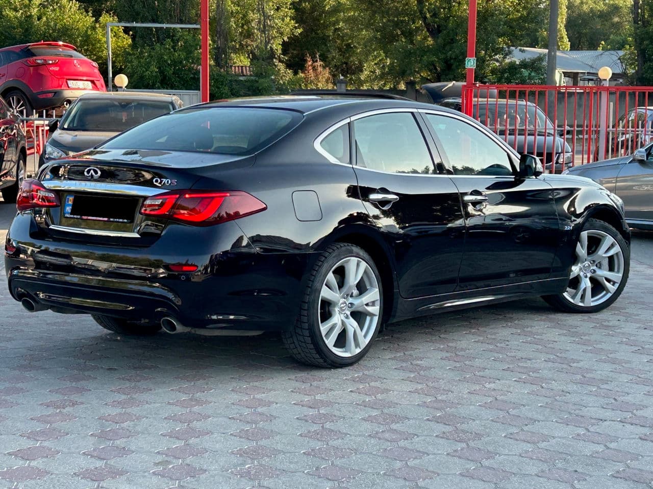 2018 Infiniti Q70 — Miniatură 3