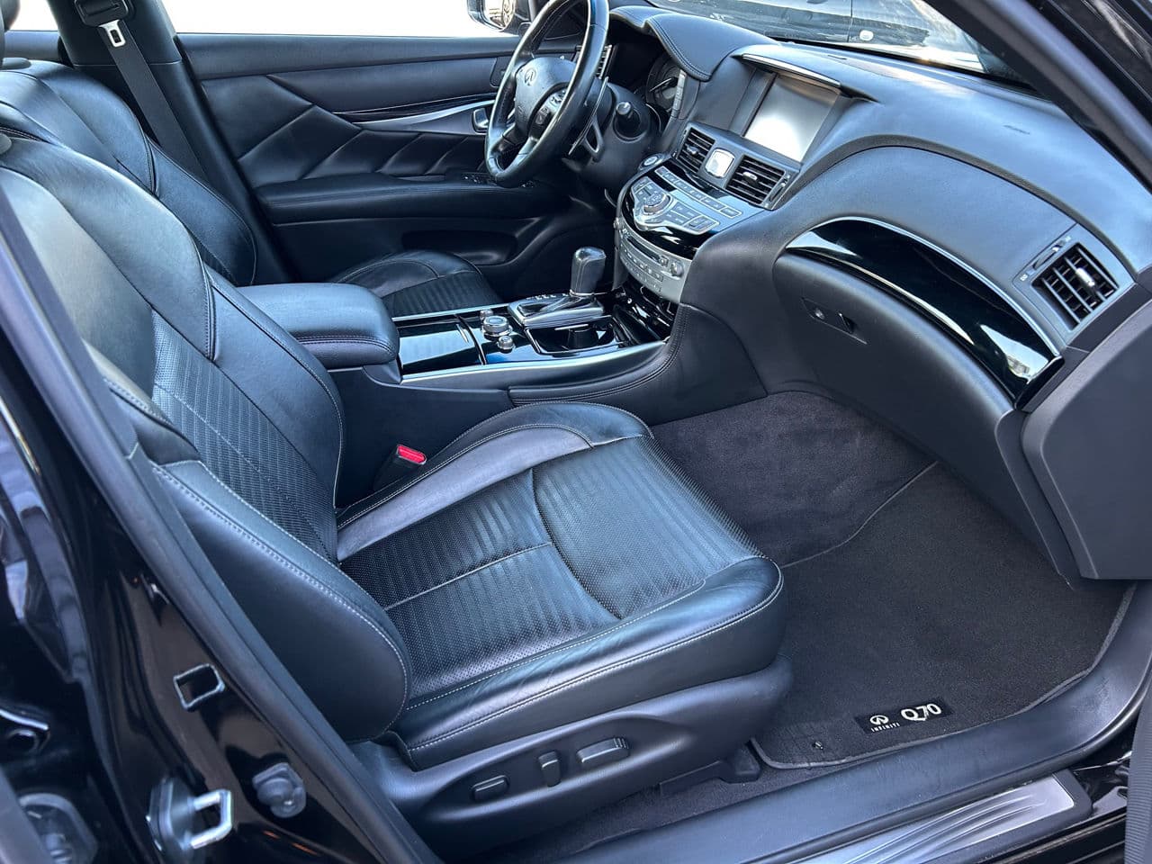 2018 Infiniti Q70 — Miniatură 15