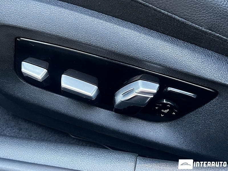 2017 BMW 520 — Miniatură 18