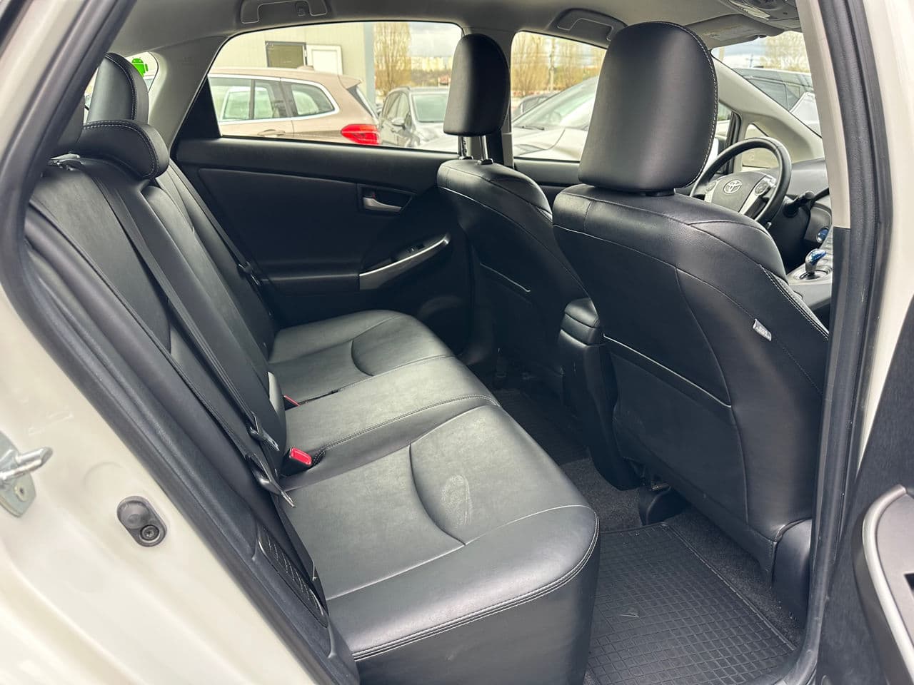 2014 Toyota Prius — Miniatură 13