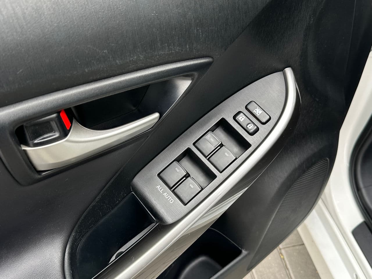 2014 Toyota Prius — Miniatură 6
