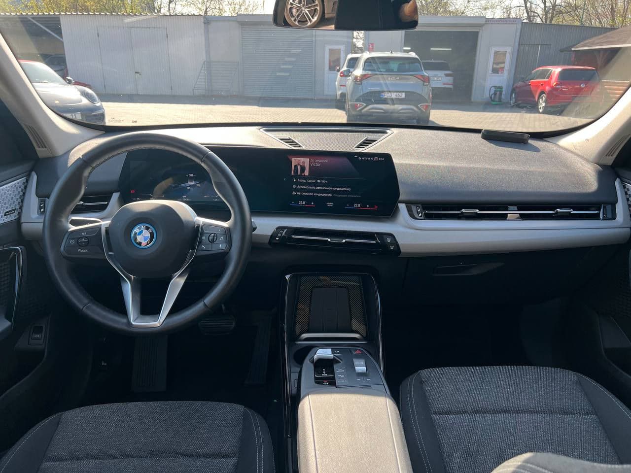 2023 BMW iX1 xDrive30 — Miniatură 8