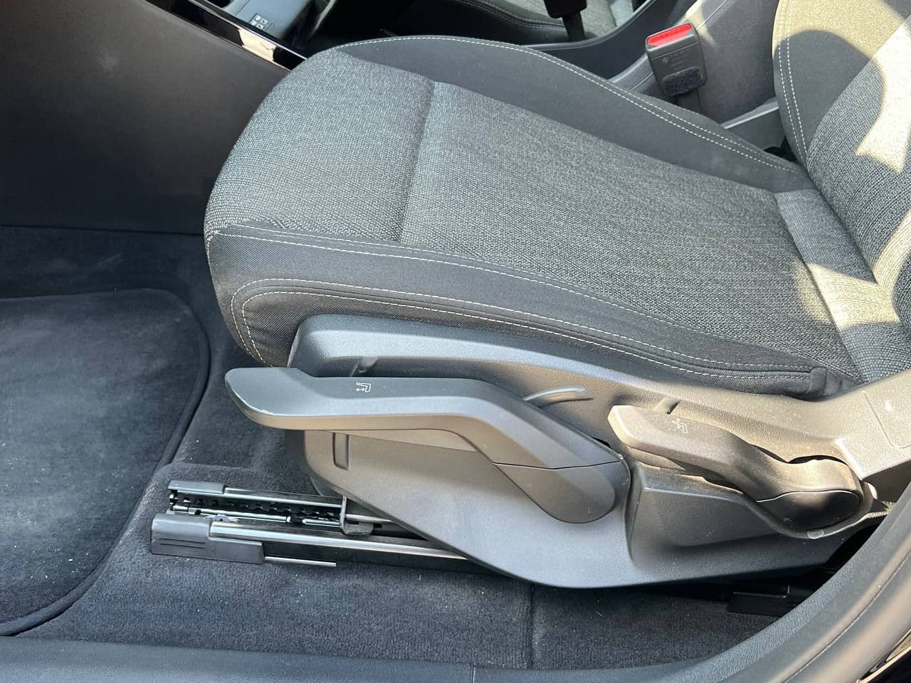 2023 BMW iX1 xDrive30 — Miniatură 13