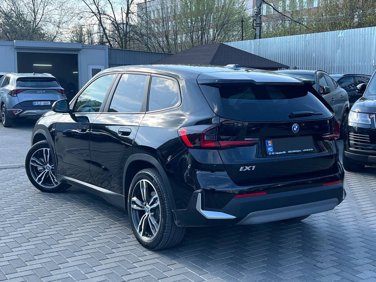 2023 BMW iX1 xDrive30 — Miniatură 4