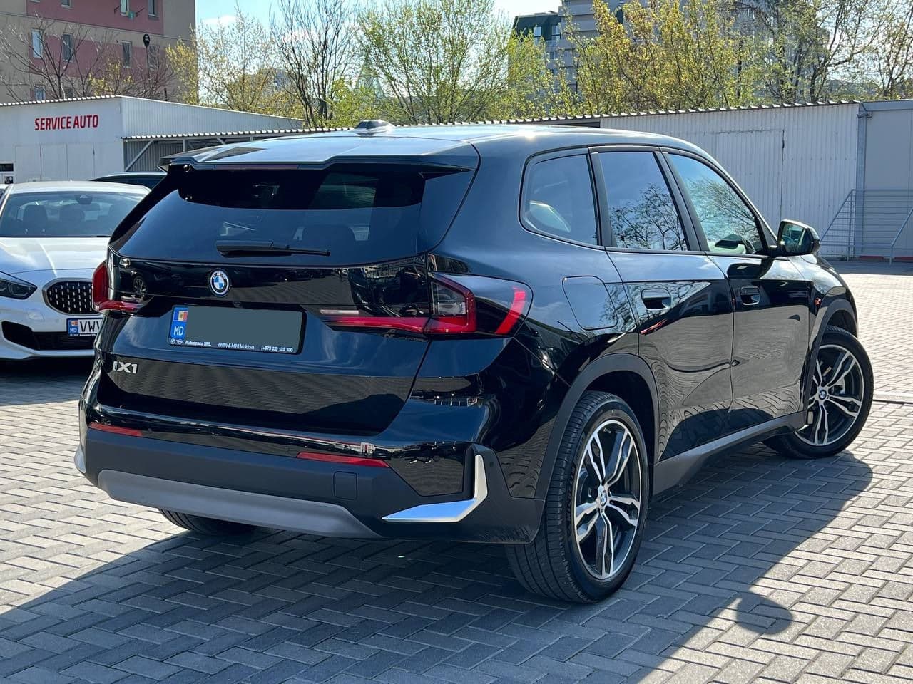 2023 BMW iX1 xDrive30 — Miniatură 2