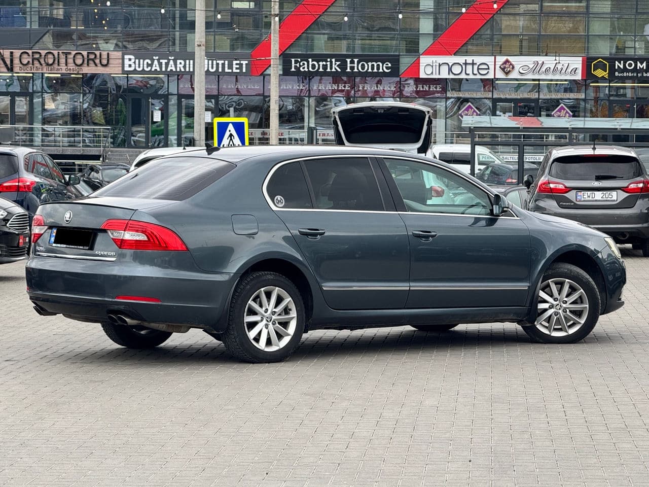 2013 Skoda Superb — Miniatură 3