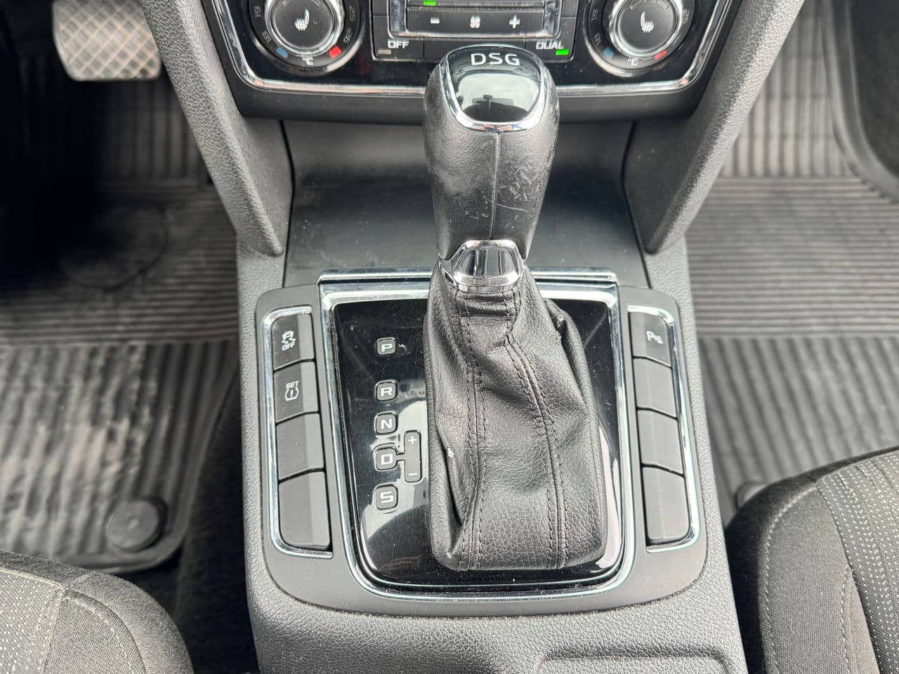 2013 Skoda Superb — Miniatură 11