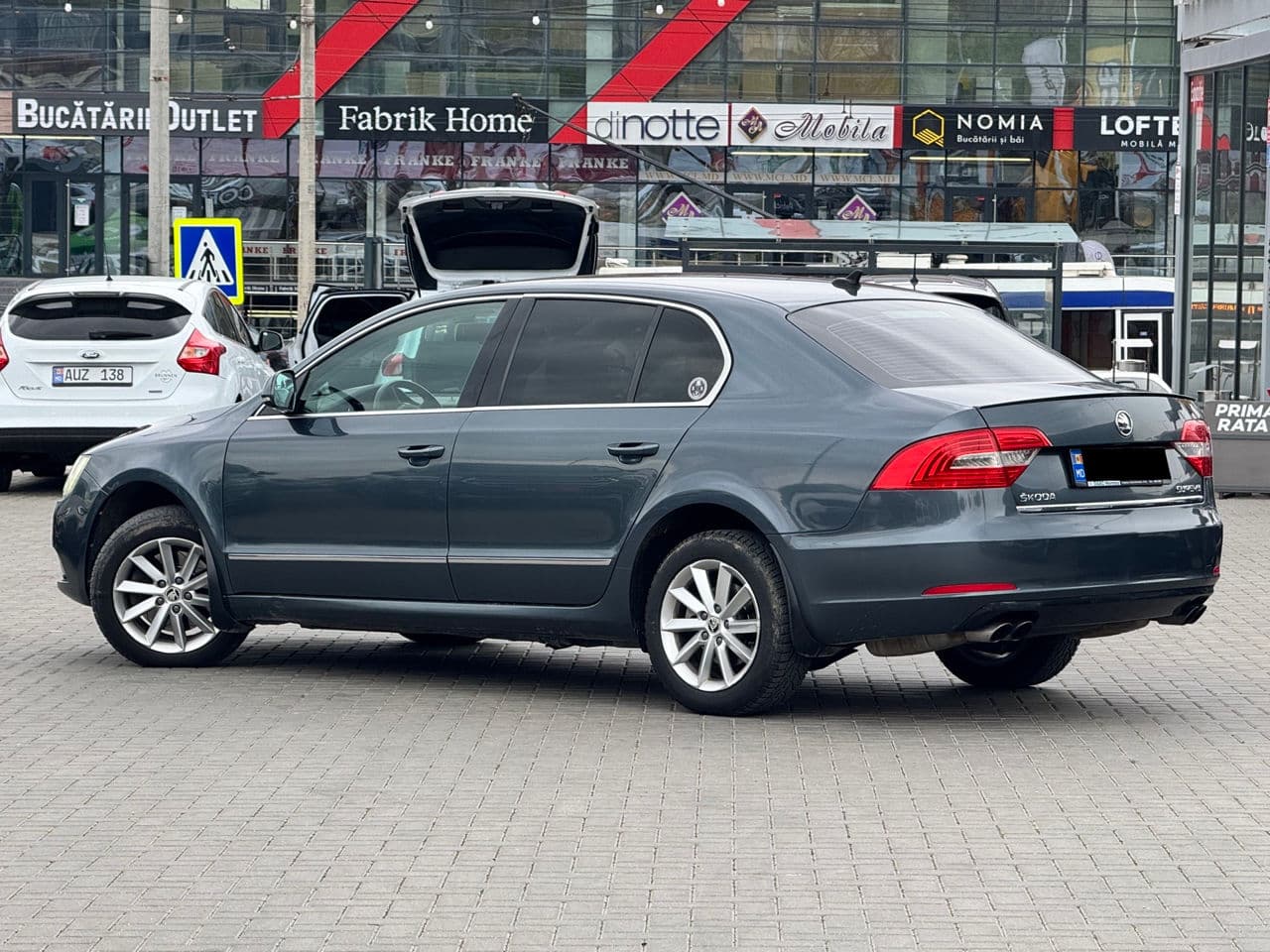 2013 Skoda Superb — Miniatură 4