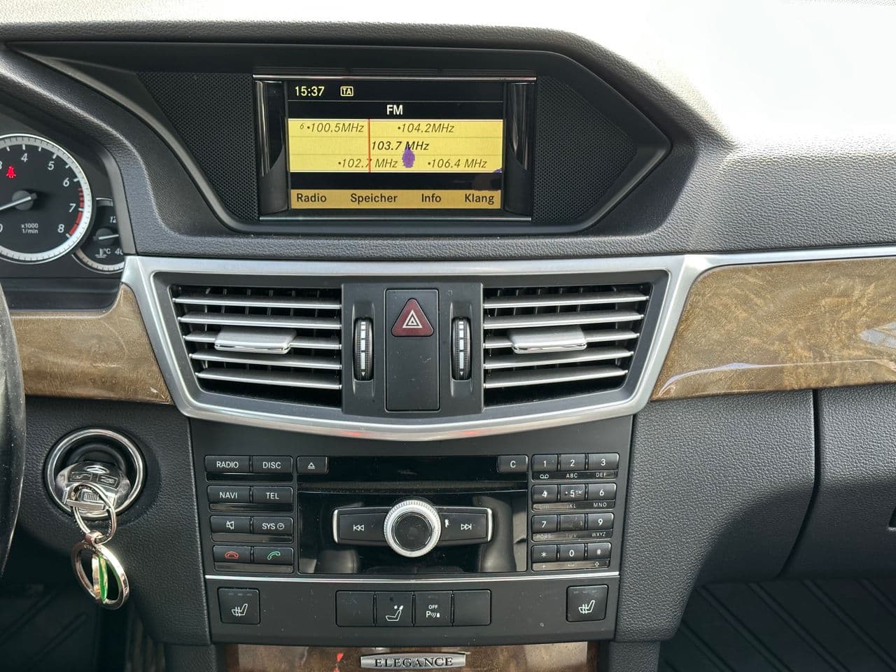 2011 Mercedes E 200 — Miniatură 10