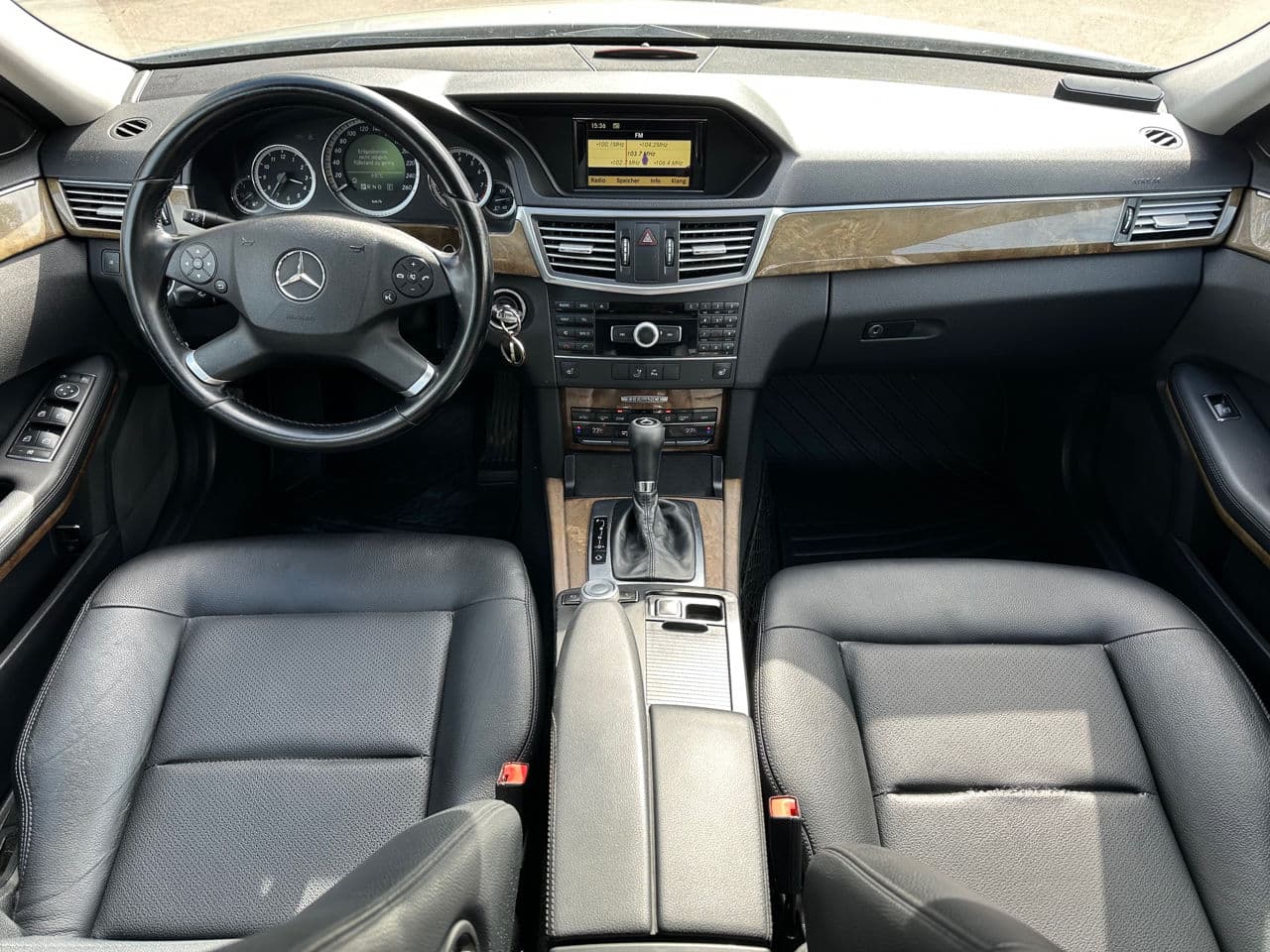 2011 Mercedes E 200 — Miniatură 8