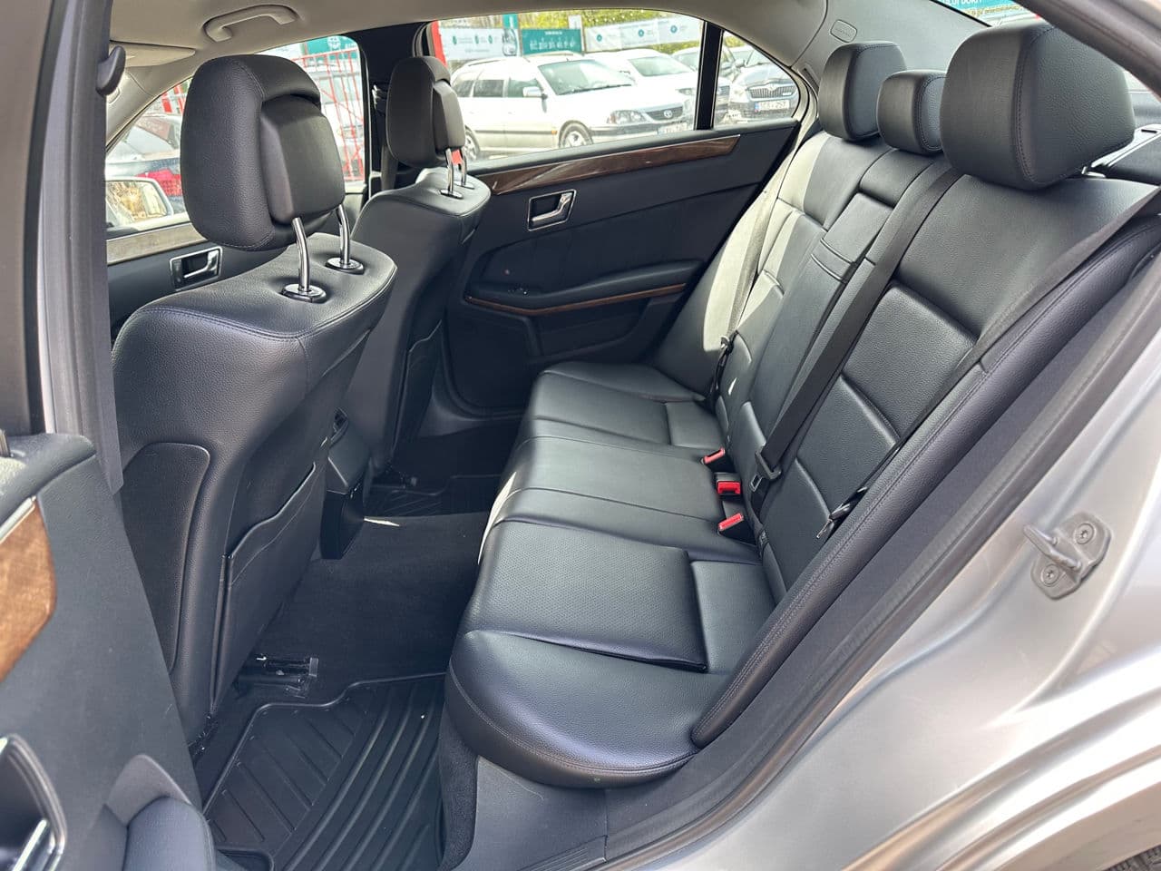 2011 Mercedes E 200 — Miniatură 15