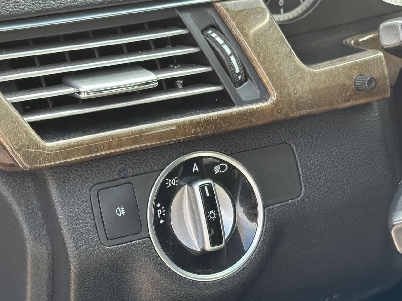 2011 Mercedes E 200 — Miniatură 12