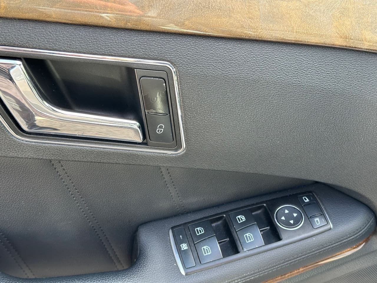 2011 Mercedes E 200 — Miniatură 14