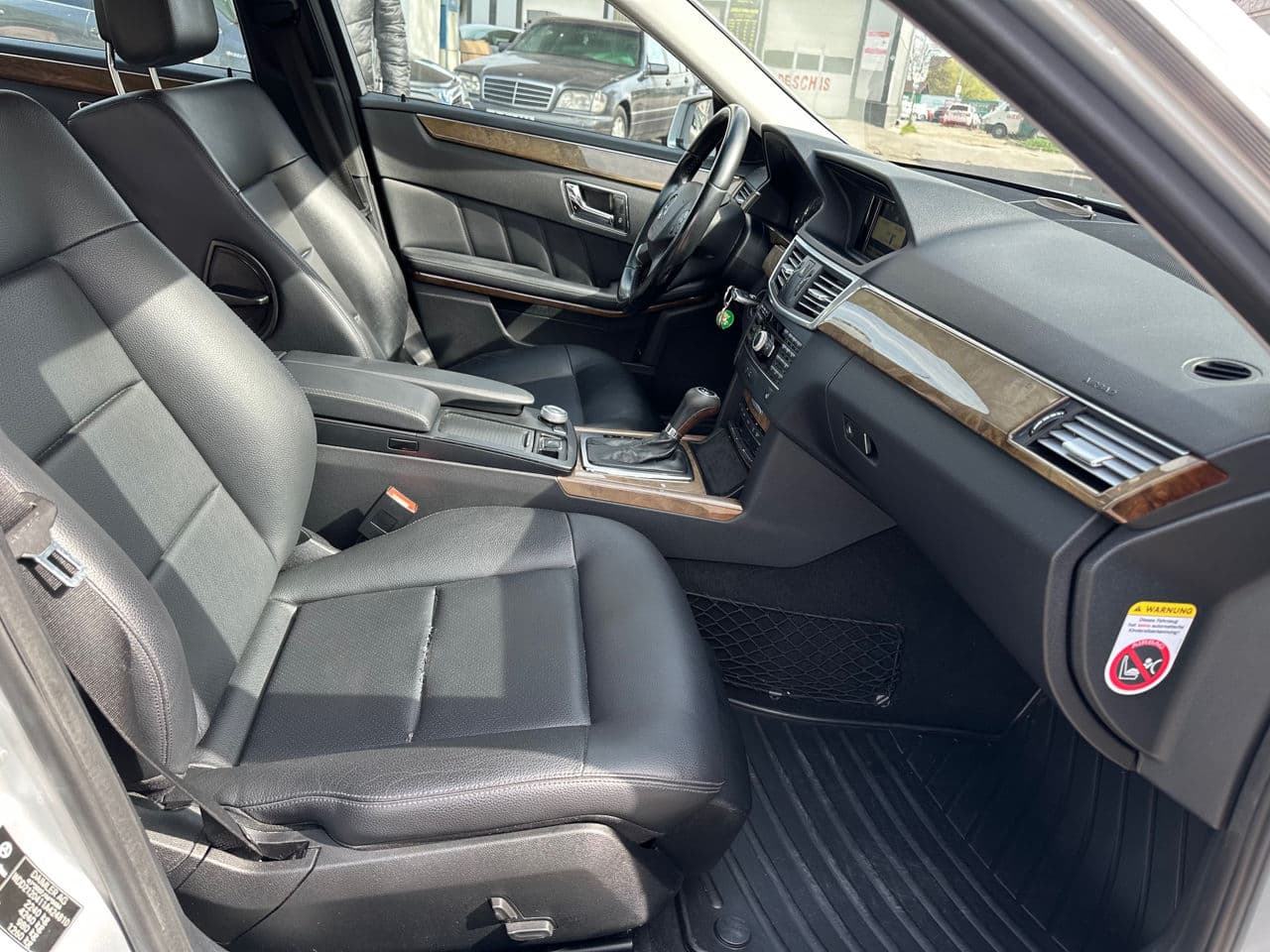 2011 Mercedes E 200 — Miniatură 5
