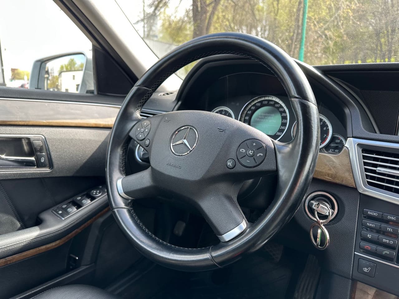 2011 Mercedes E 200 — Miniatură 7