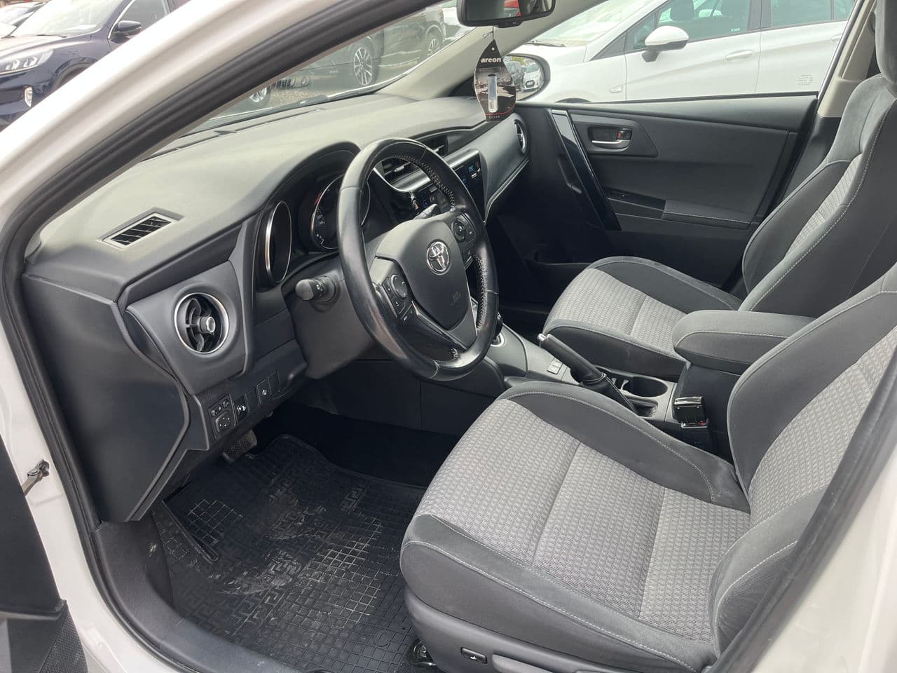 2018 Toyota Auris — Miniatură 5