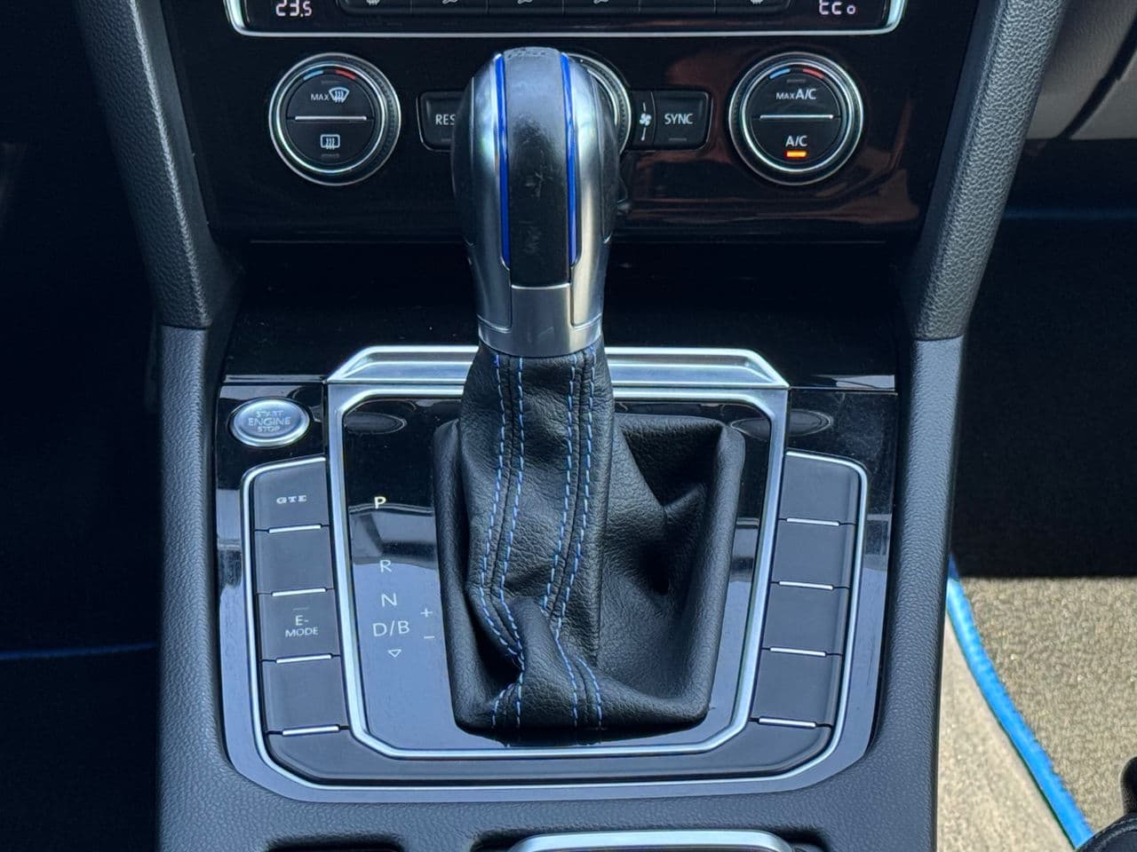 2015 Volkswagen Passat GTE — Miniatură 11