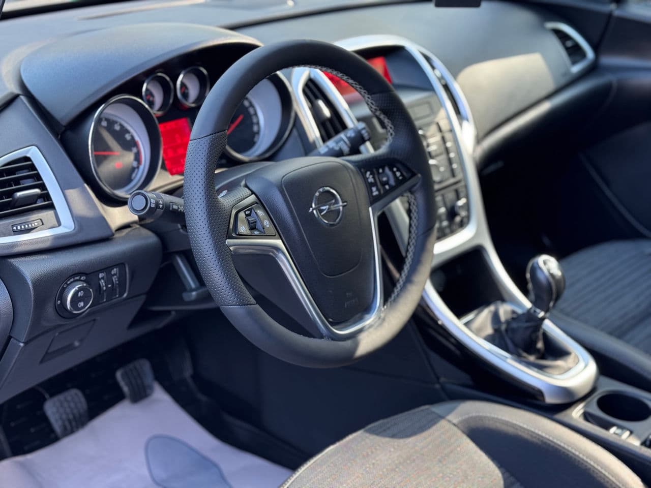 2015 Opel Astra — Miniatură 8