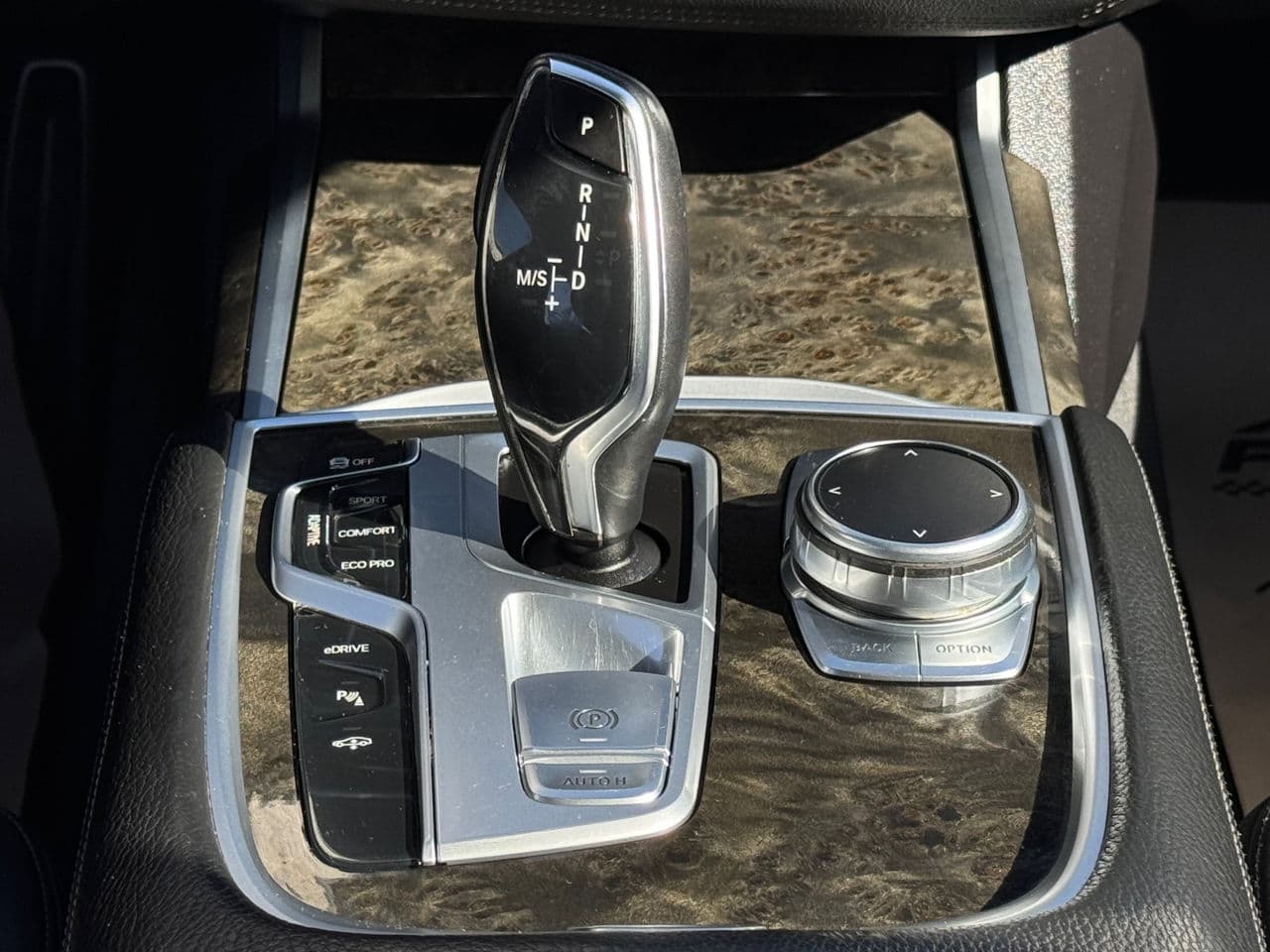 2018 BMW 740e — Miniatură 16