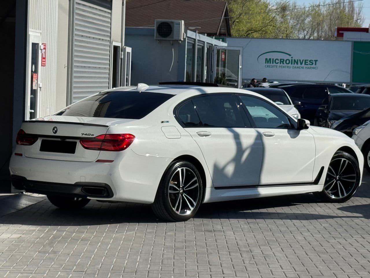 2018 BMW 740e — Miniatură 2