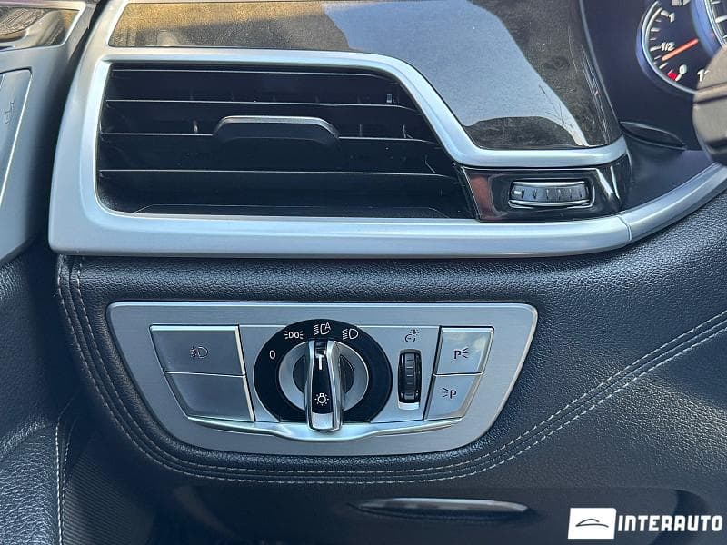 2018 BMW 740e — Miniatură 10
