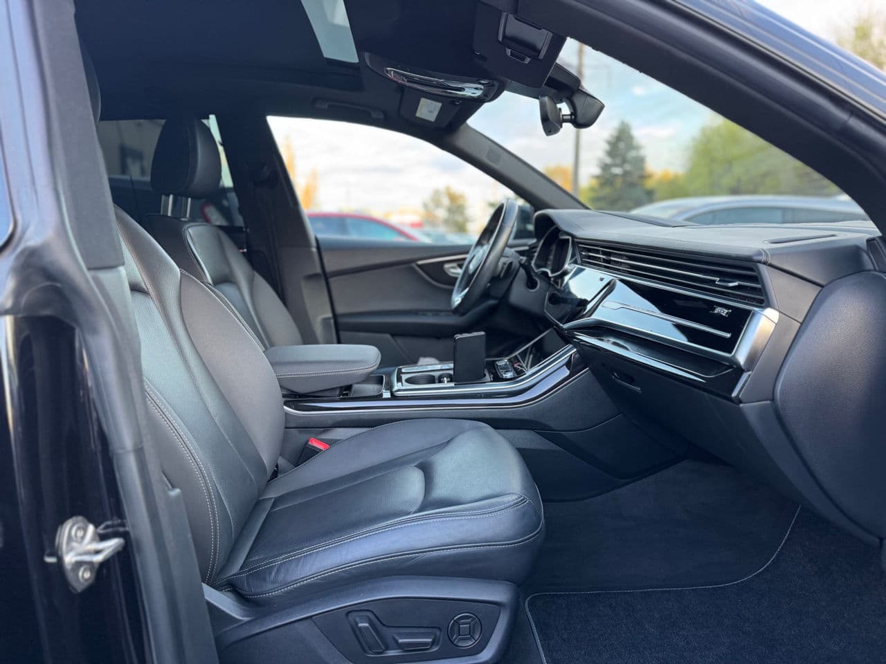 2019 Audi Q8 — Miniatură 23