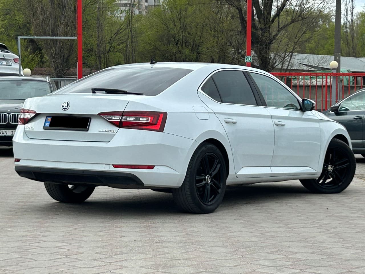 2016 Skoda Superb — Miniatură 3