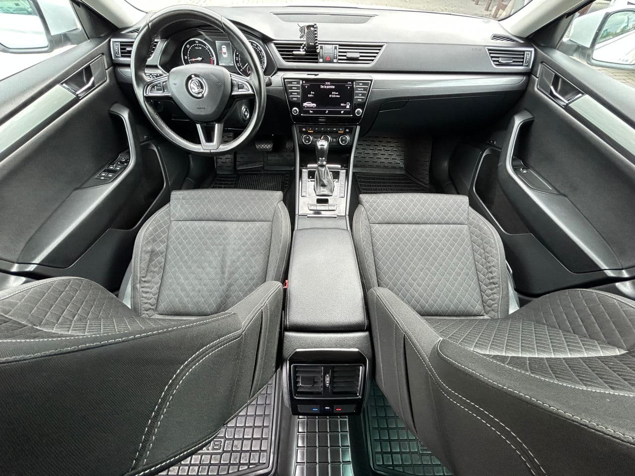 2016 Skoda Superb — Miniatură 10
