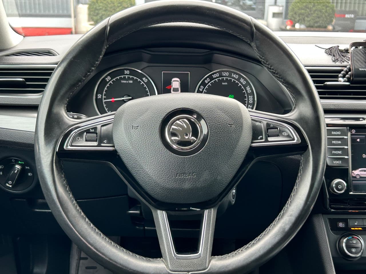 2016 Skoda Superb — Miniatură 13