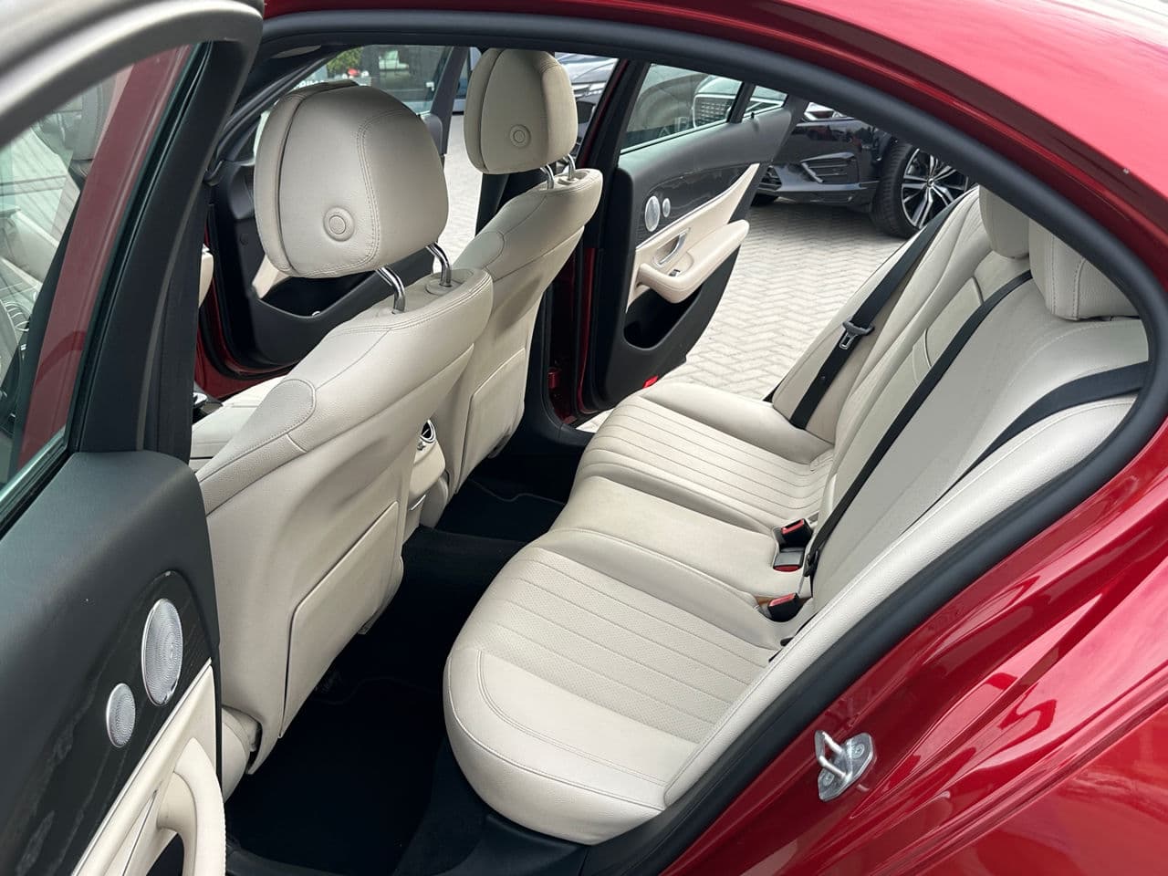 2017 Mercedes E 300 — Miniatură 13