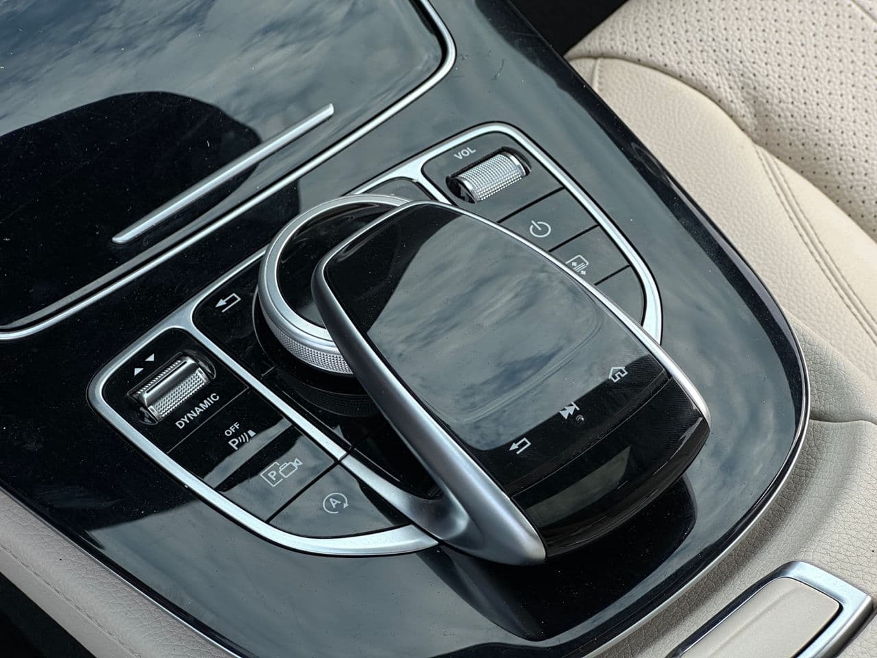2017 Mercedes E 300 — Miniatură 12