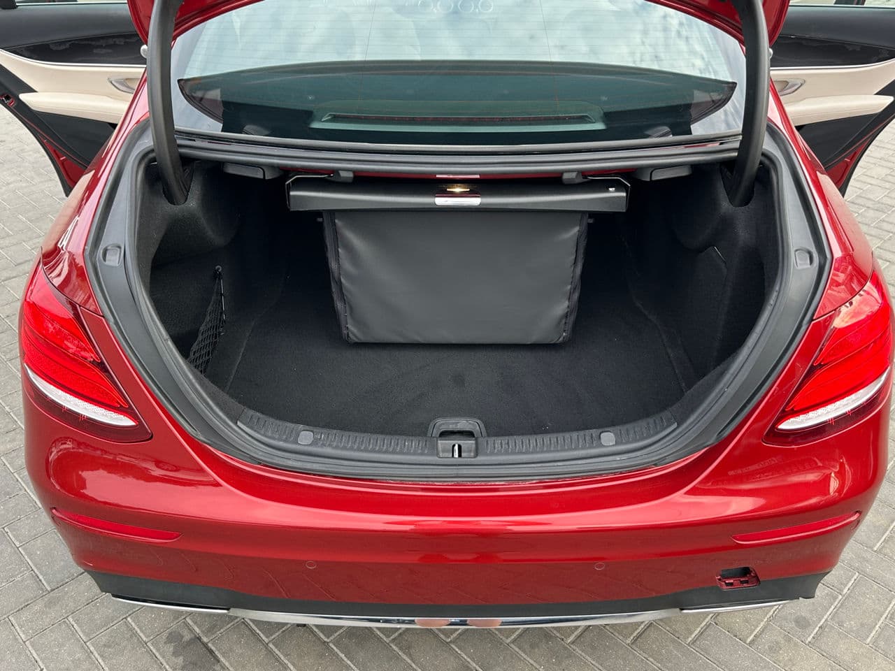 2017 Mercedes E 300 — Miniatură 23