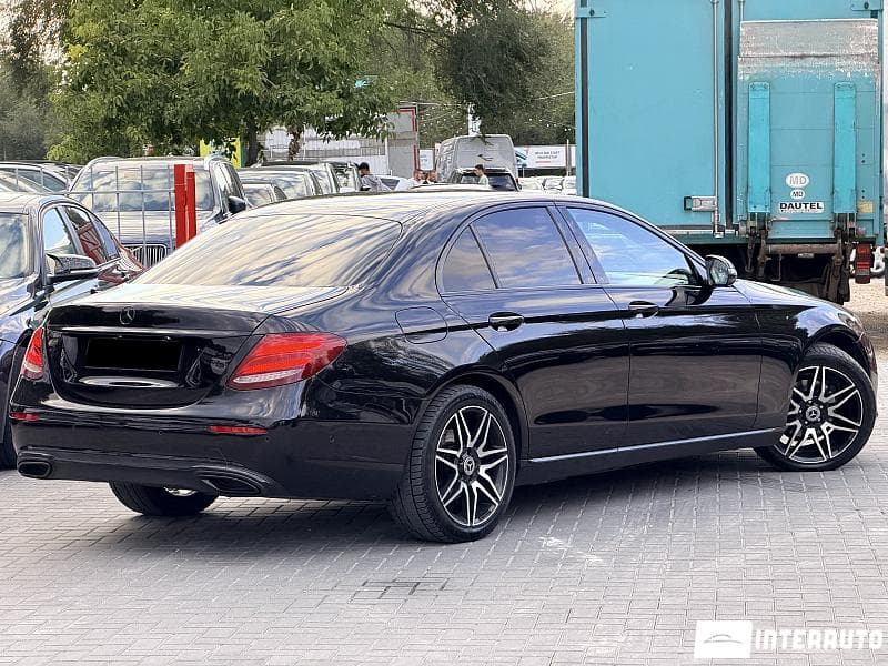 2016 Mercedes E 220 — Miniatură 2