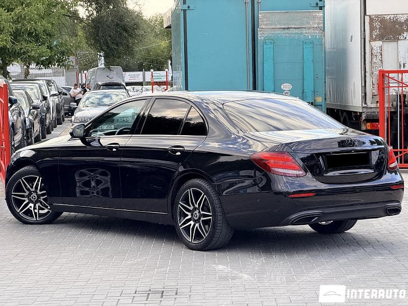 2016 Mercedes E 220 — Miniatură 4