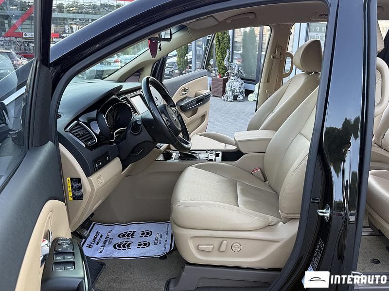 2018 Kia Carnival — Miniatură 5
