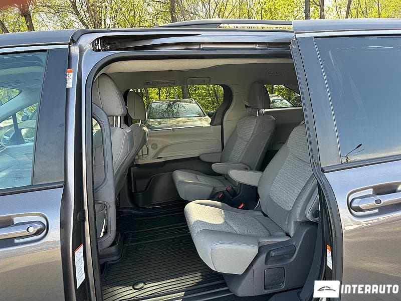 2021 Toyota Sienna — Miniatură 18