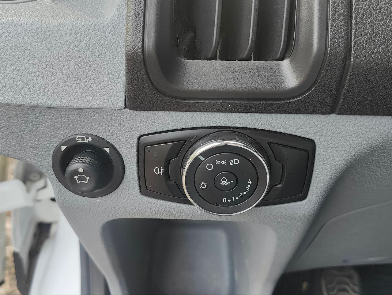 2014 Ford Transit — Miniatură 11