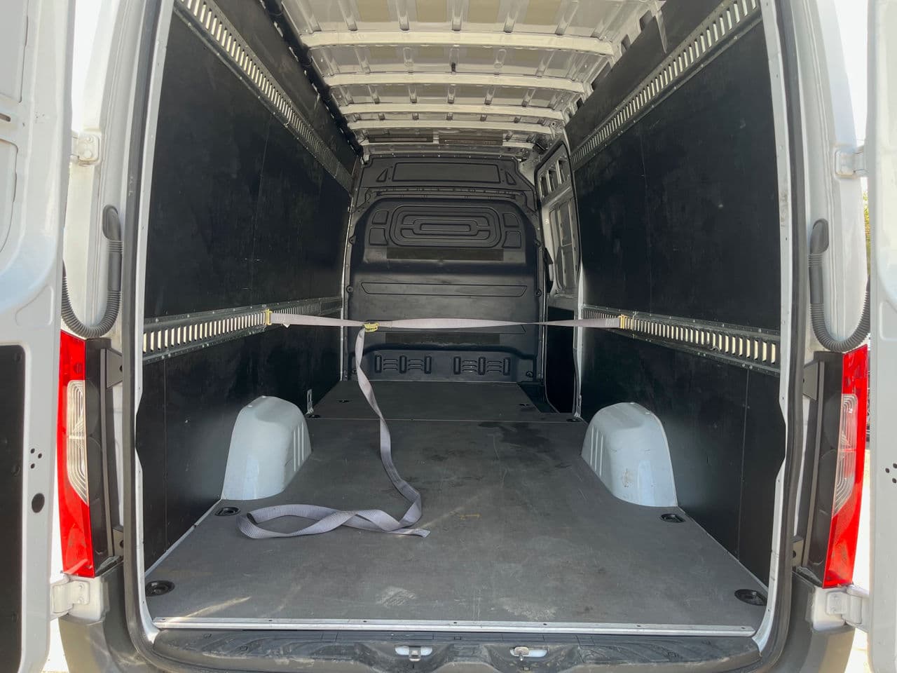 2023 Mercedes Sprinter — Miniatură 13