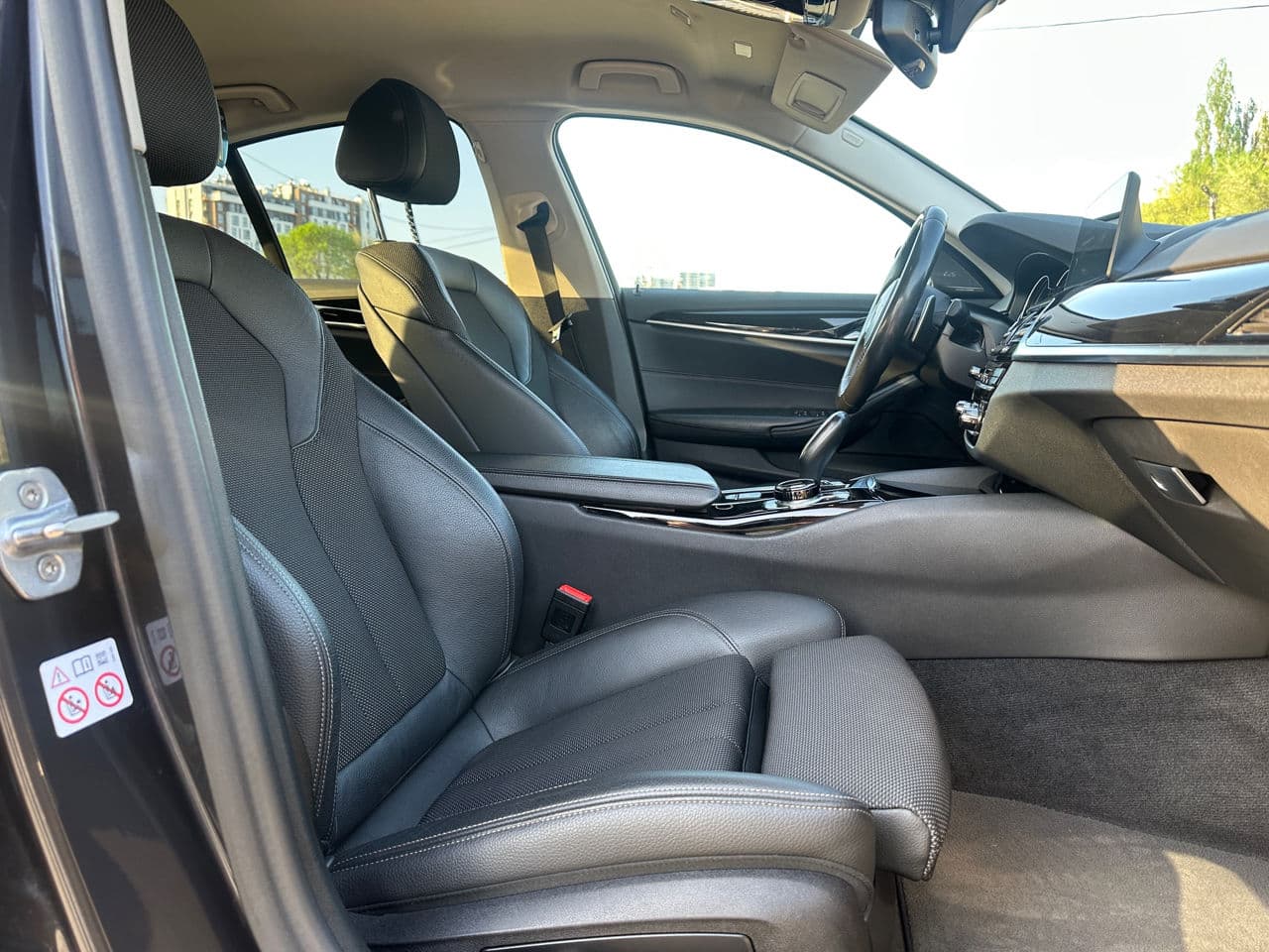 BMW 530e 2018 — Миниатюра 15