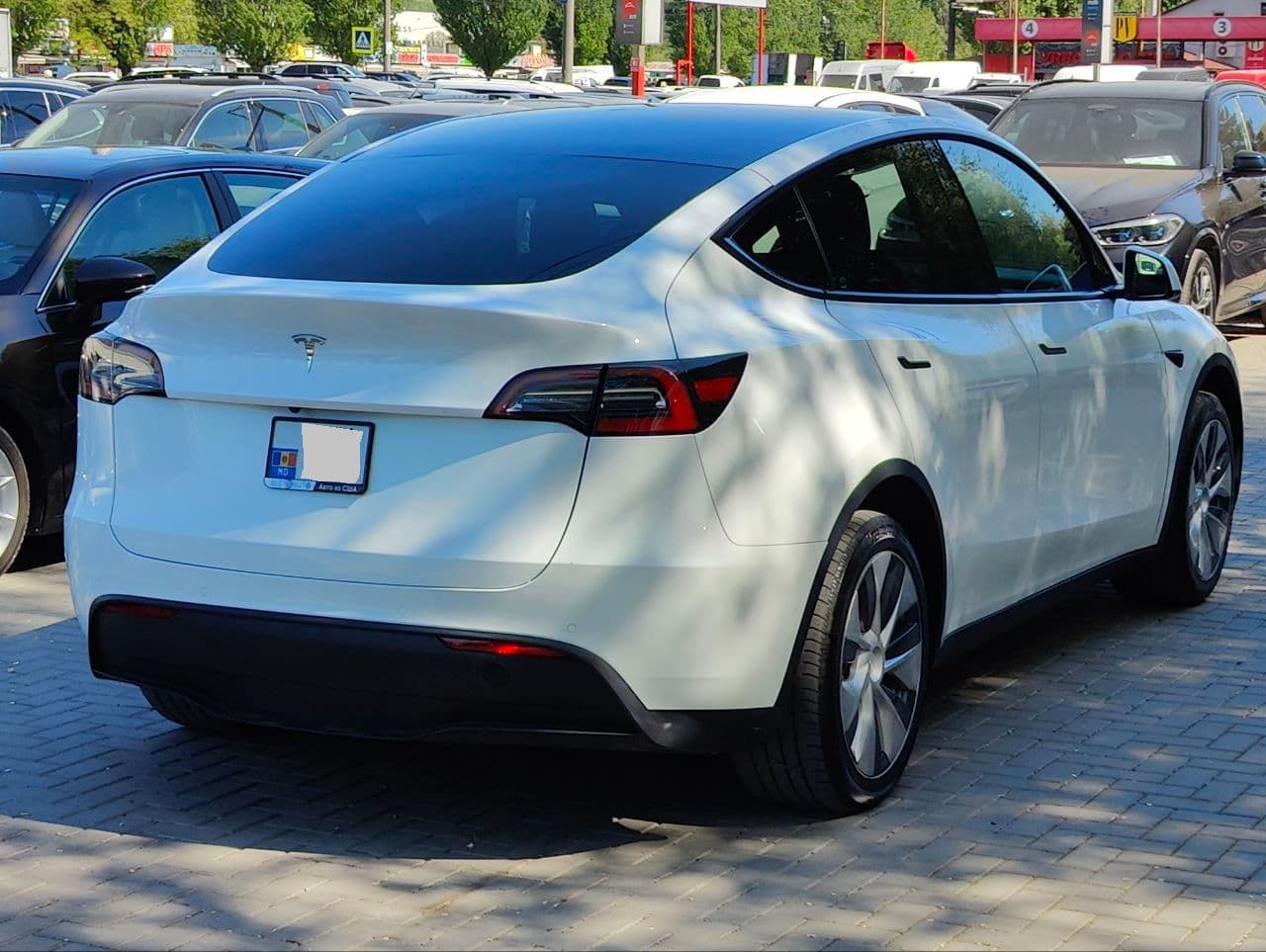 2021 Tesla Model Y — Miniatură 2