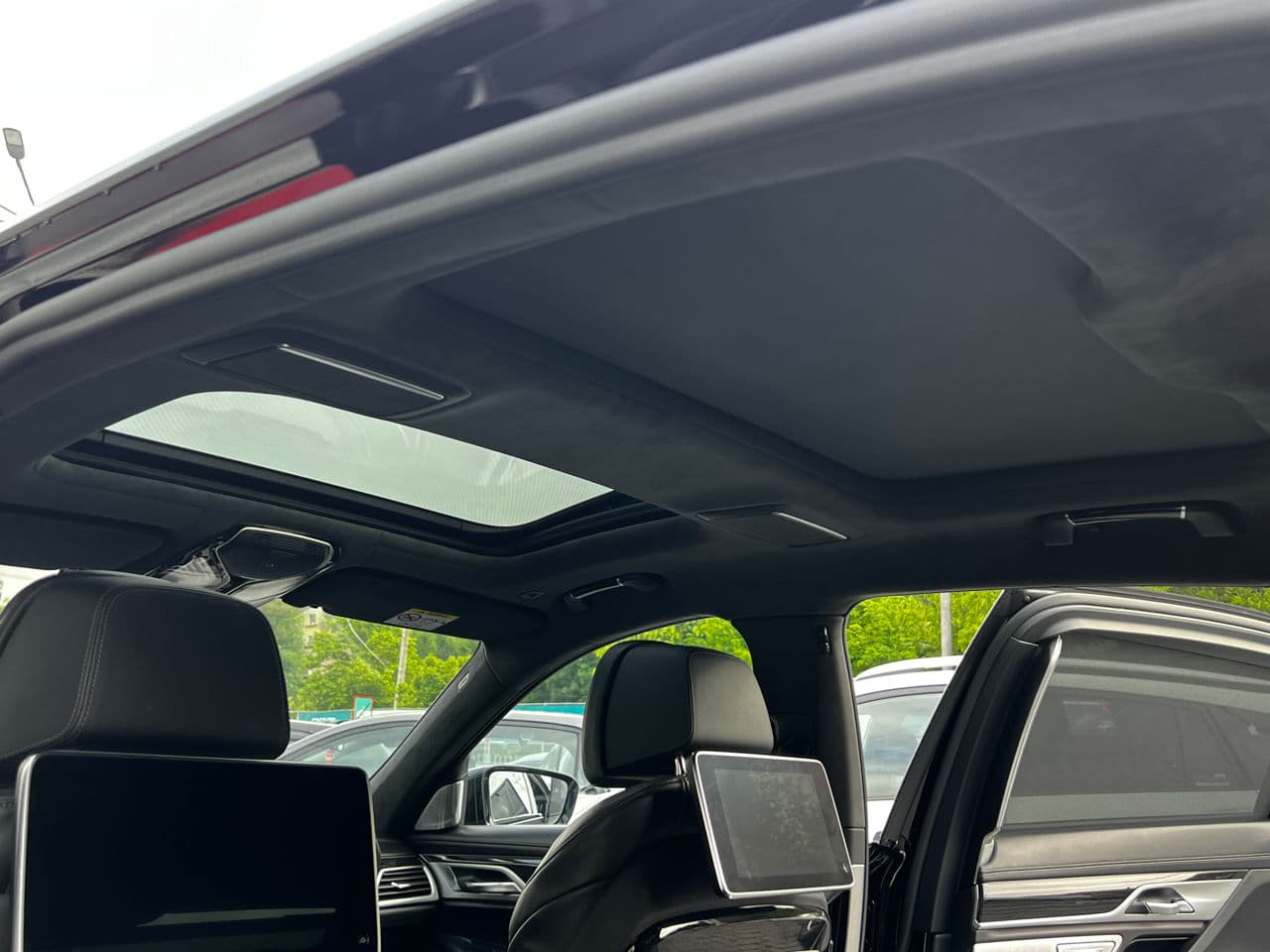 2019 BMW 745e — Miniatură 8