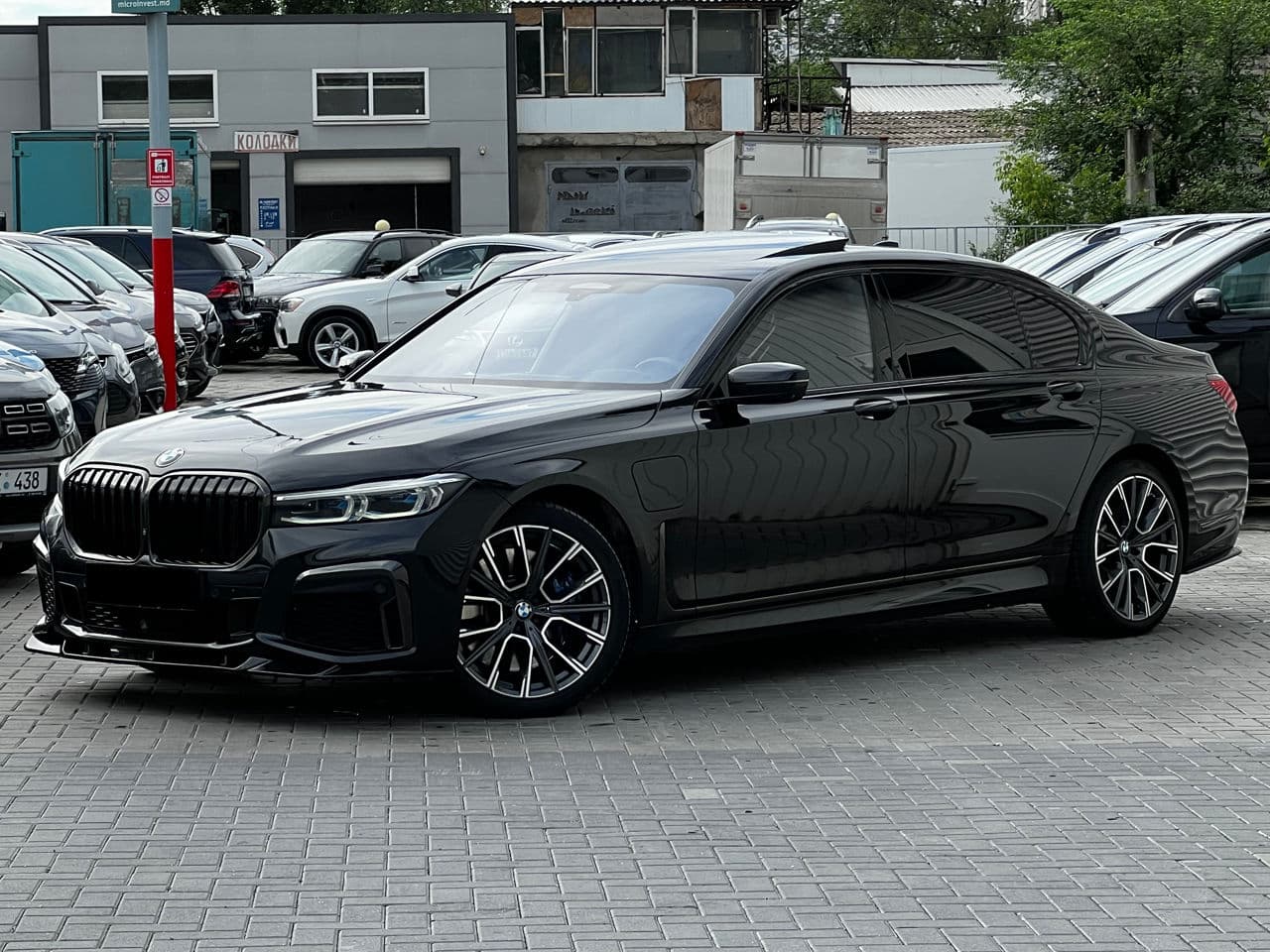 2019 BMW 745e — Miniatură 3