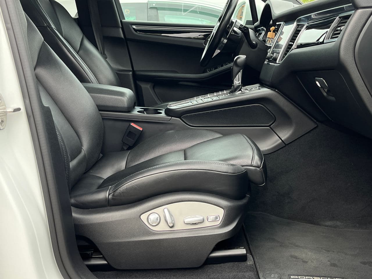 2018 Porsche Macan — Miniatură 16