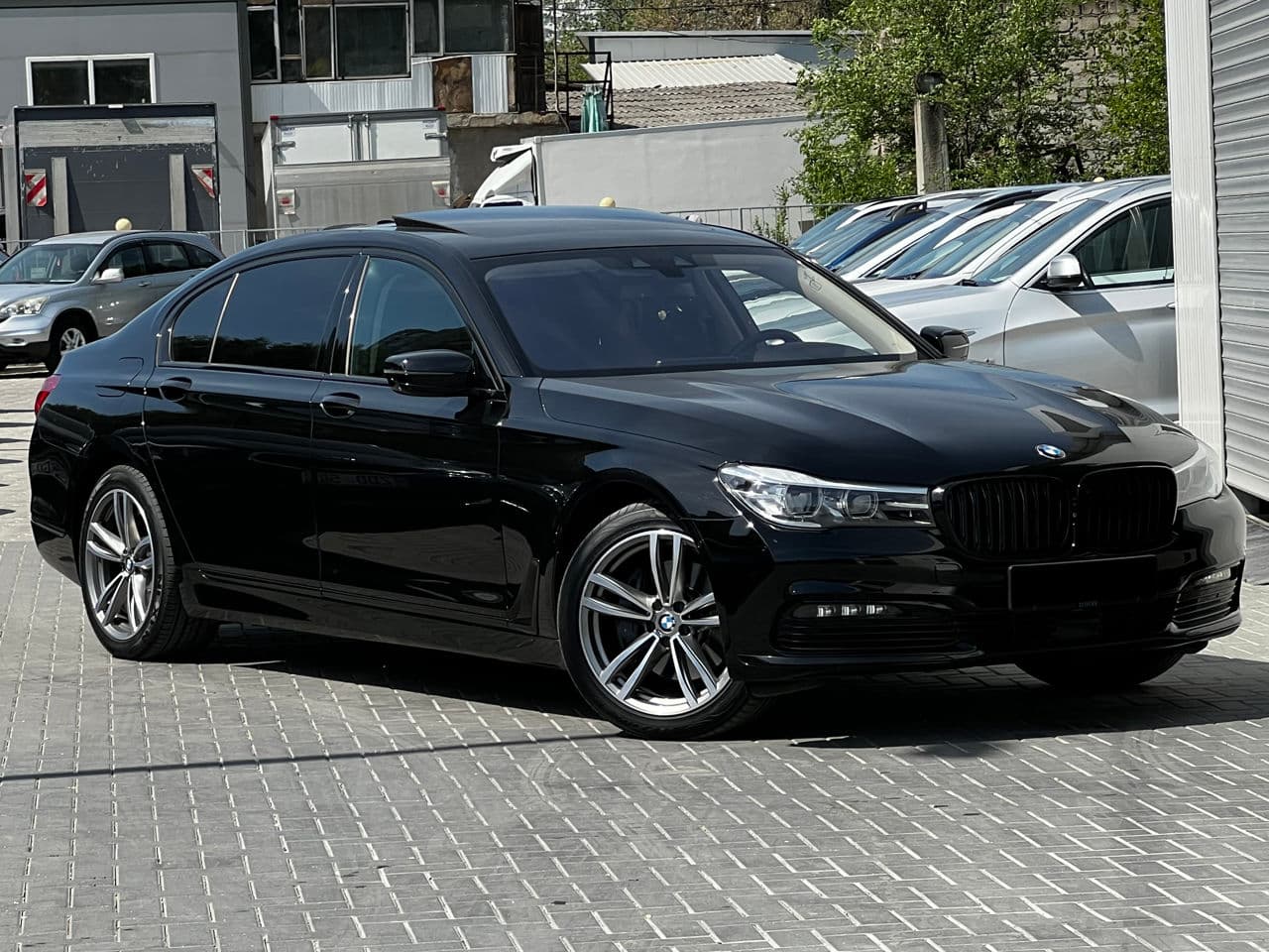2017 BMW 740e — Miniatură 4