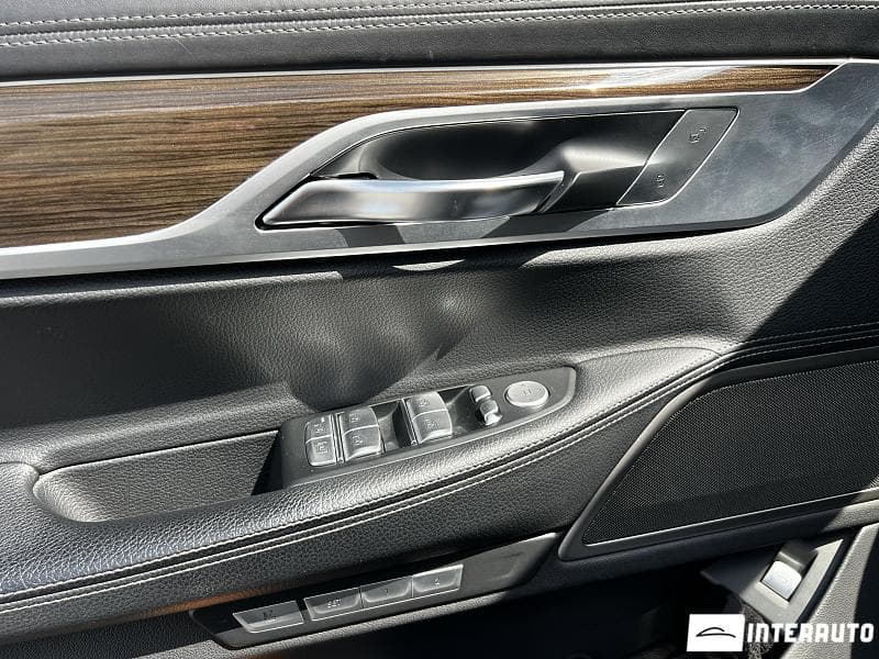 2017 BMW 740e — Miniatură 15