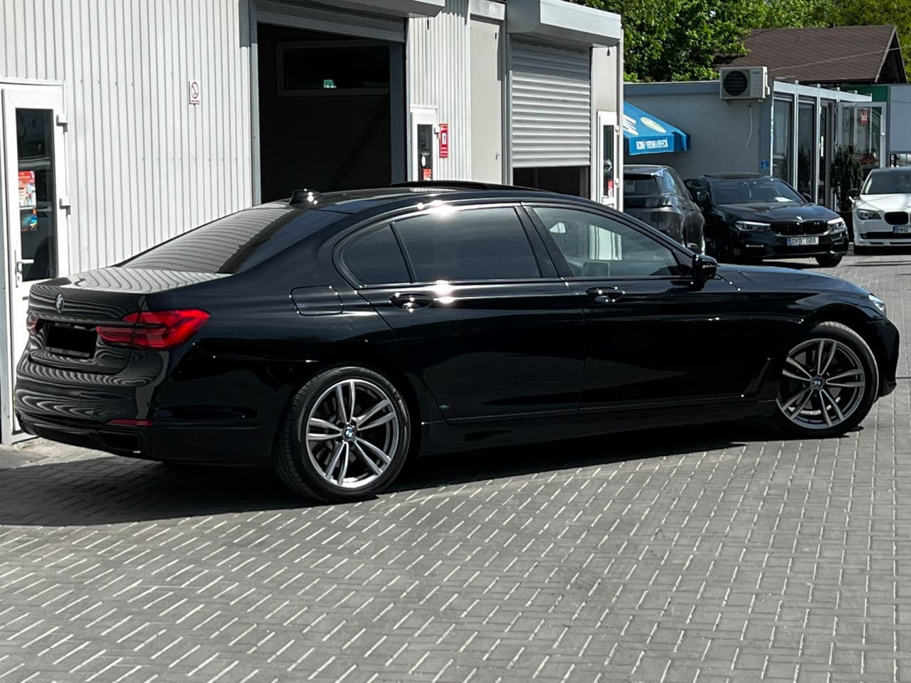 2017 BMW 740e — Miniatură 3