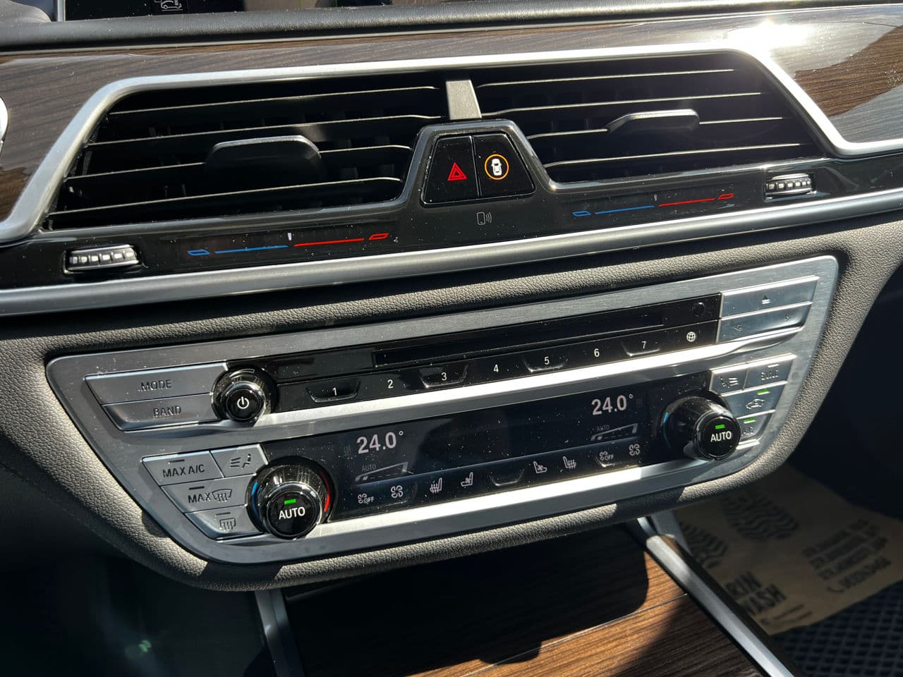 2017 BMW 740e — Miniatură 10