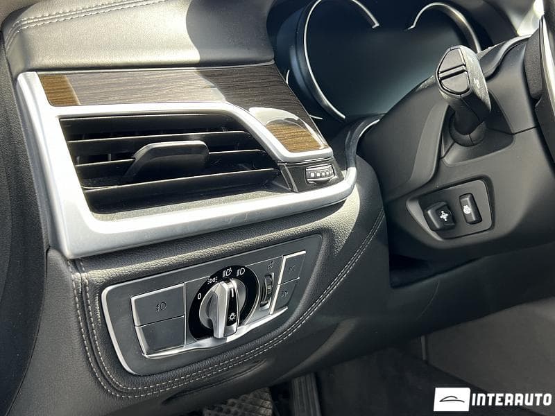 2017 BMW 740e — Miniatură 18