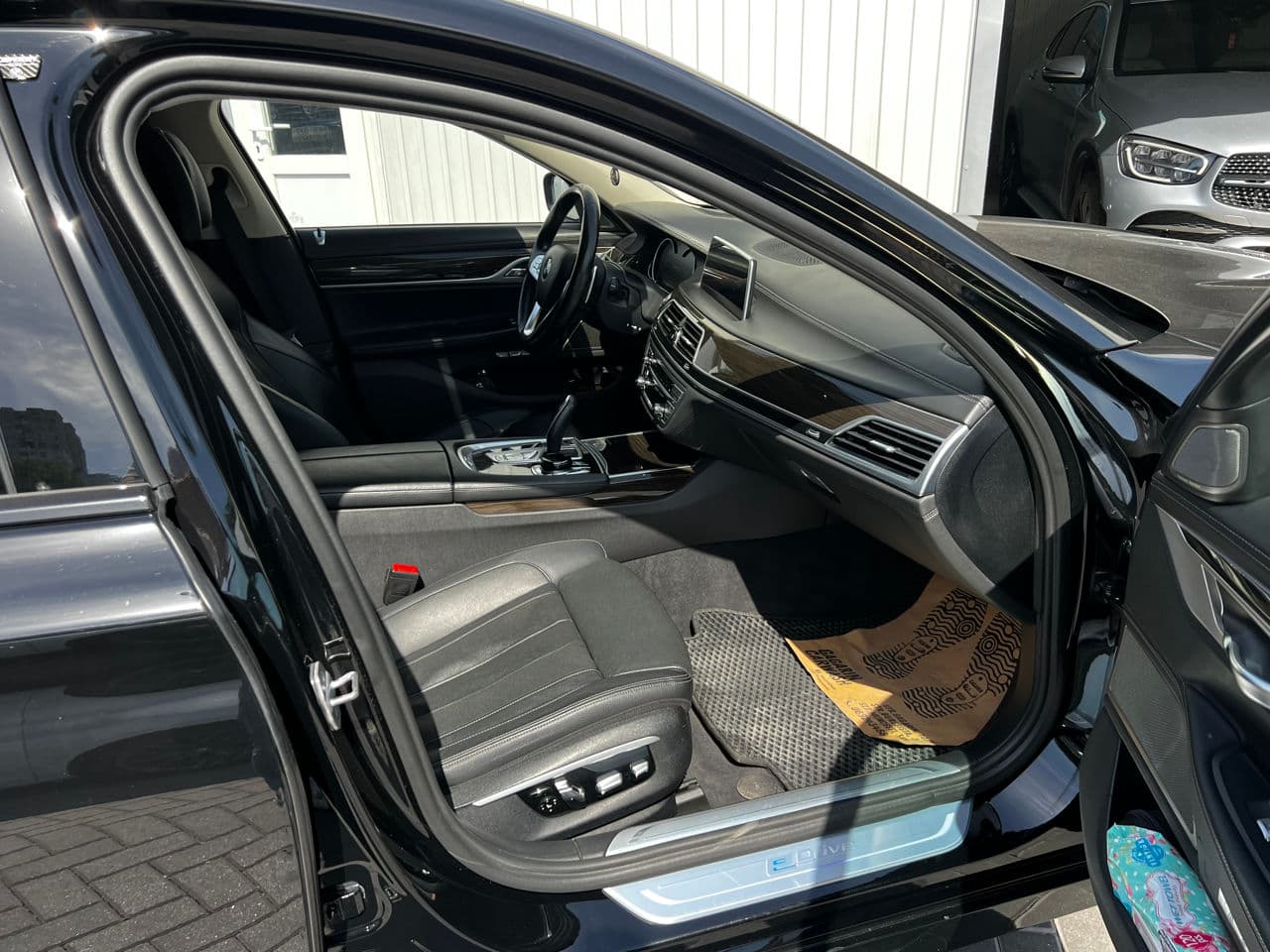 2017 BMW 740e — Miniatură 13